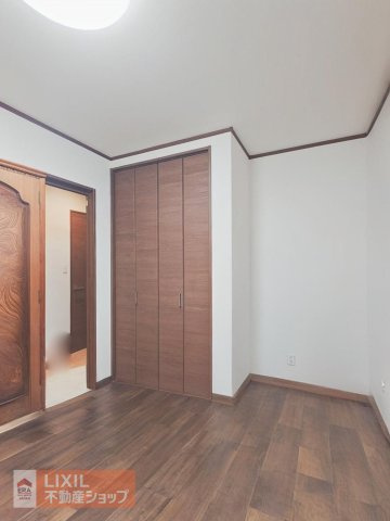 南側洋室　お子様のお部屋にピッタリサイズ