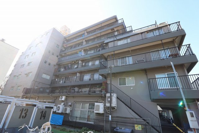 24時間営業のスーパーまで徒歩5分！早朝や深夜のお買い物も便利。