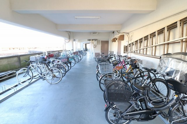 文理台公園まで徒歩5分。公園が近く緑豊かな住宅地です。