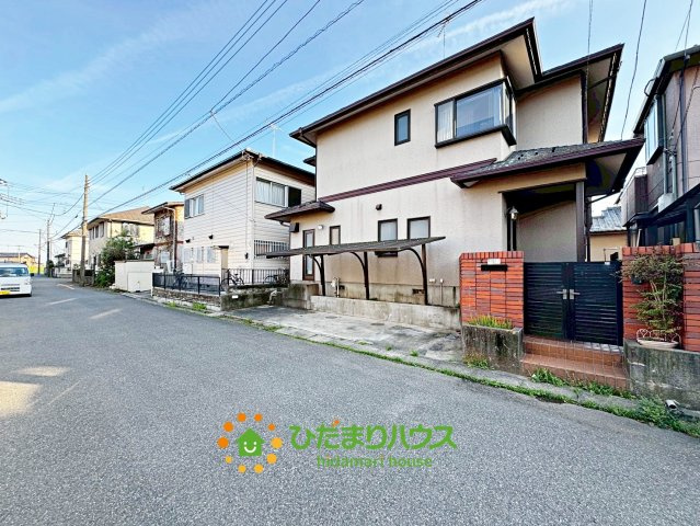 6m道路で駐車も楽々です。