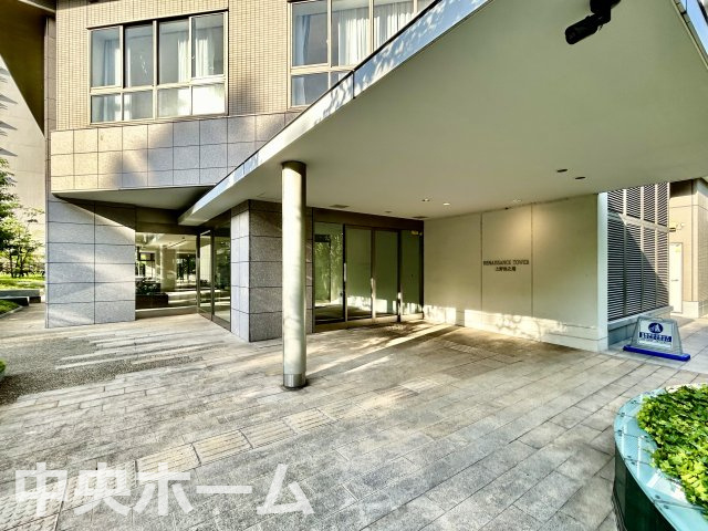 【エントランス】マンションのエントランスは、その物件の印象を決める、顔とも言える場所です。毎日通る場所ですからきれいなのが一番です。
