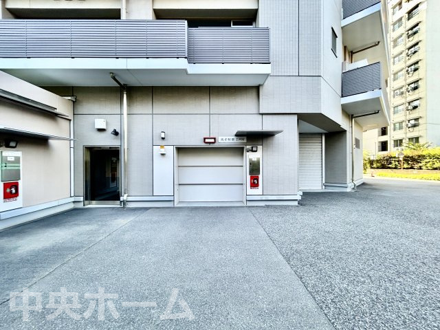 【敷地内駐車場】最新の空き状況や費用などの詳細は担当スタッフまでお問い合わせください。