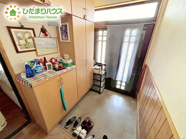 シューズボックスは、家族全員の靴が入るため、散らかりがちな玄関もスッキリ片付きますね。