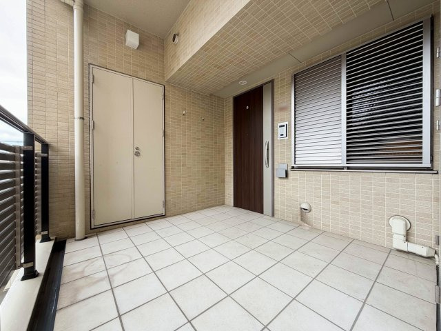 角部屋につき、戸建て感覚のアルコーブがついたお部屋となります。