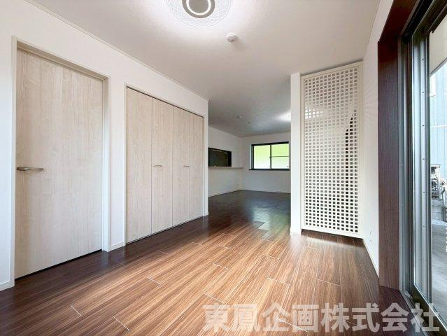 約22帖LDKの圧倒的な開放感！家族が自然と集まりやすい明るい空間です♪
