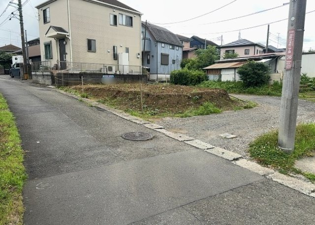 隣家の土地はどうなっているのか、生活利便施設が近くにあるのか、学校まで近いかなど、お客様のライフスタイルにあわせたイメージが重要です。また、近くにあると困る施設が近くにないかも確認するといいでしょう。
