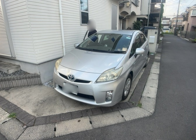 駐車場と明記されていても、最小スペースでつくられた駐車場だと大型車は駐車できなかったり、出入りしにくくなったりする可能性があります。お車のサイズと購入したい物件の駐車場のサイズを現地で確認しましょう。