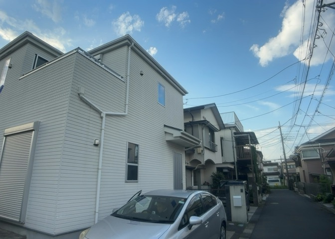 庭があることでガーデニングや家庭菜園はもちろん、こどもの遊び場やペットを放して遊ぶことができます。また、家の周囲に余裕があるということです。隣地との間があれば、十分な日当たりと、風通しが確保できます。
