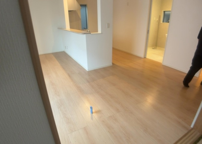L型アイランドタイプは、キッチンからダイニングにもリビングにも目が行き届くので、とても使いやすい配置です。L字型独立タイプは、キッチンを独立させてるためLDKというよりもLDといった様なイメージです。
