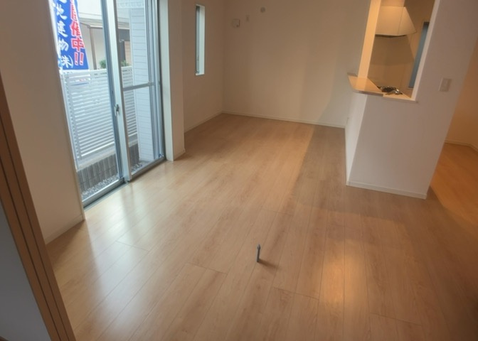 直線タイプはLとDKを一直線に並べた形で対面キッチンのタイプです。一般的なのでよく見かけるかもしれません。直線タイプに似た直接アイランドタイプは、キッチンとダイニングの間に壁がない分広く感じられます。