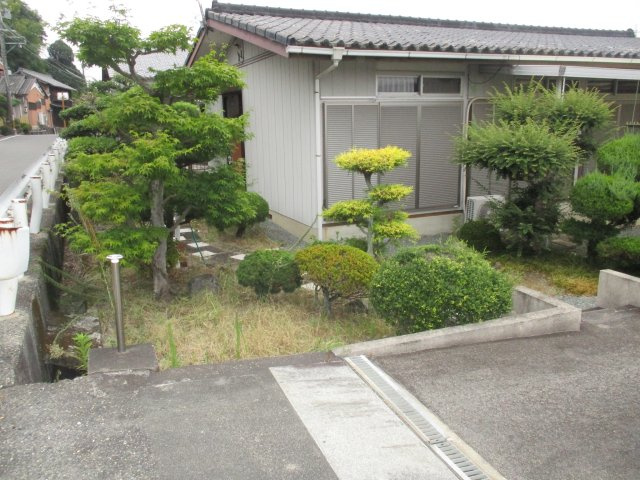 実測面積360.15平米。第2種中高層住居専用地域の住宅街