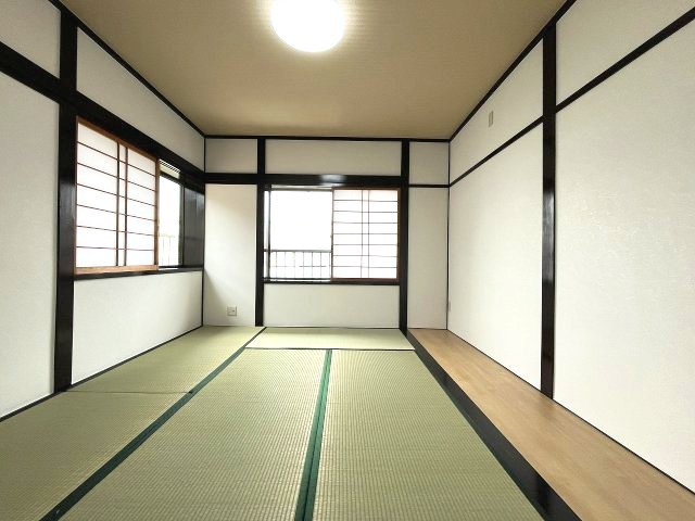 清潔感のある和室は畳の香りに包まれてゆったりと過ごすのに快適な空間です。