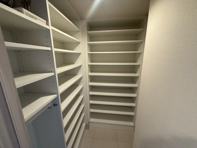 【シューズインクローゼット】大容量です！靴だけでなく、雨具やレジャー用品もばっちり収納できます！