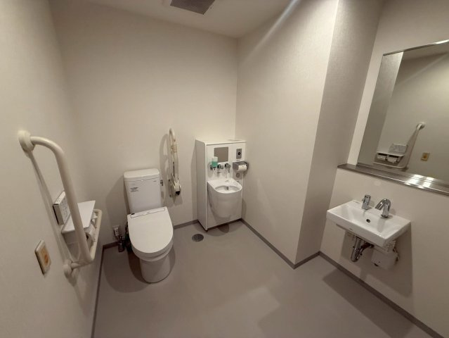 【2F共用部トイレ】バリアフリーの共用トイレがございます！