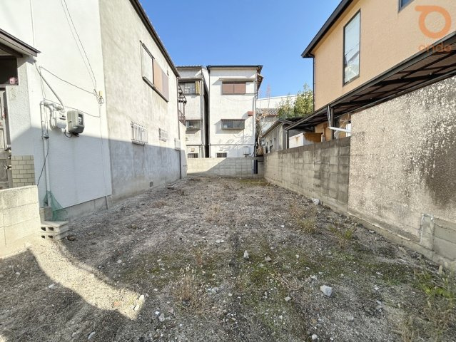【現地外観写真】間口約5mとゆとりがあるので、並列駐車2台可能♪■複数沿線利用可能×今福小学校へ徒歩3分の好立地◎