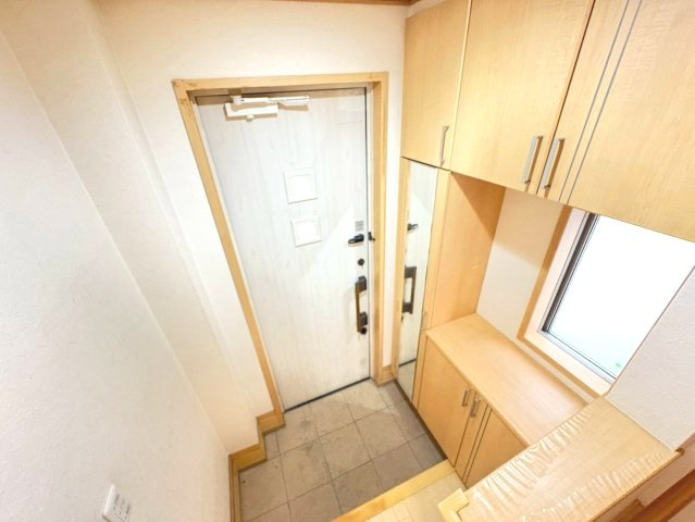 玄関は収納スペースもしっかり確保　いつもきれいな玄関を保つことができます