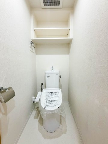 背面側に収納スペースがあるトイレ！