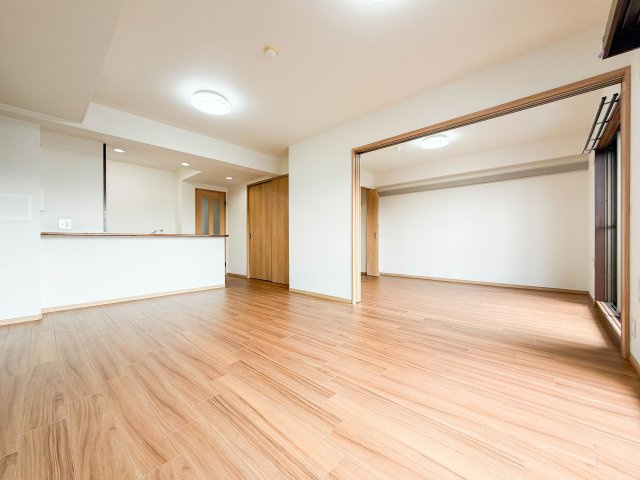 広々開放的なリビングダイニングスペースになっております！（令和8年7月末に新規大規模リフォーム実施）