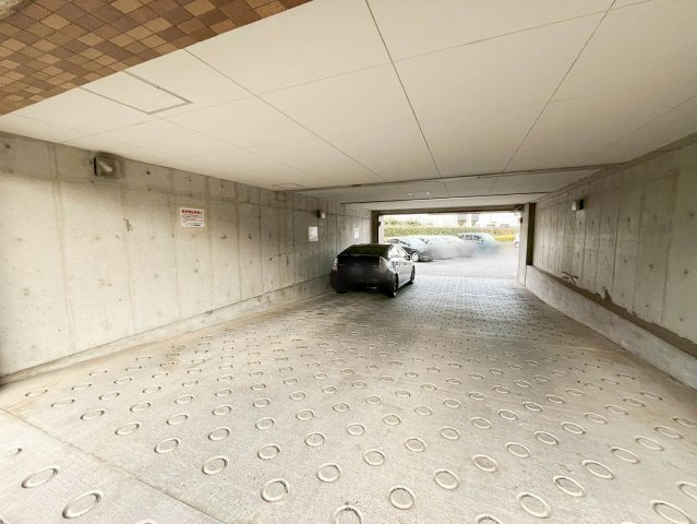 駐車場入り口部分