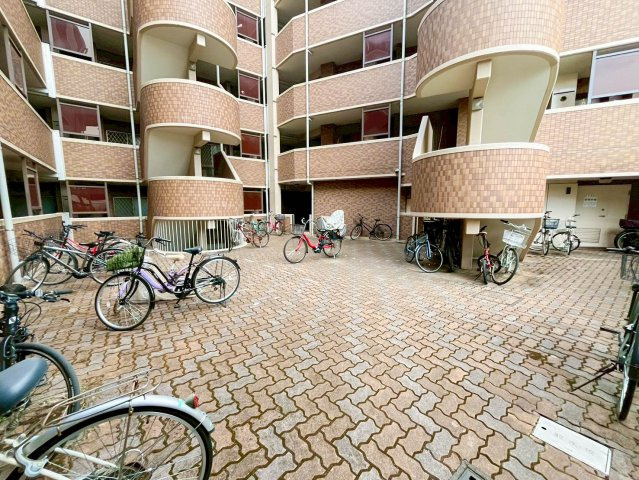 平置き駐輪場になります