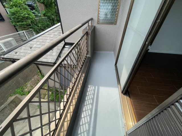 暖かな日差しのふりそそぐワイドバルコニー