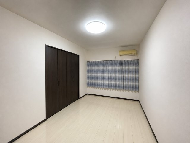 明るい洋室です