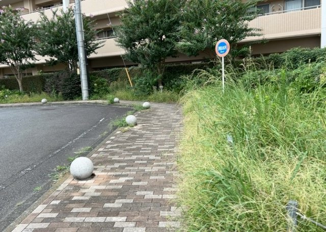 共用部分は、一棟の建物に住む区分所有者全員が共同で所有するとし、共用部分の管理、補修などは、区分所有者で形成される管理組合が行います。個人の判断で勝手に変更することはできませんので覚えておきましょう。