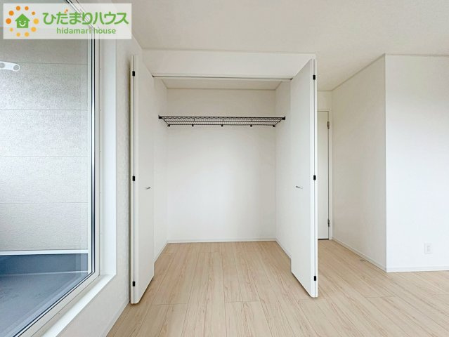 全室にクローゼットが付いていて、お部屋の住空間もスッキリ広々つかえそうです(^^)/