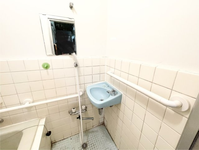洗面化粧台では顔を洗ったり、身だしなみを整えることが本来の使い方ですが、用途によっては洗面化粧台に求められる機能が違ってくるため、ご自身や家族のライフスタイルに合ったものを選ぶことをおすすめ致します。