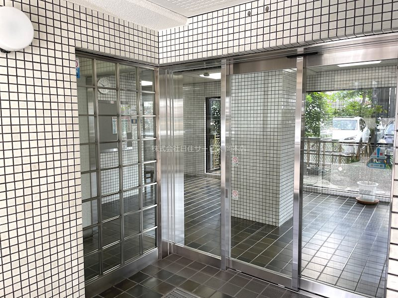 清潔なエントランスです