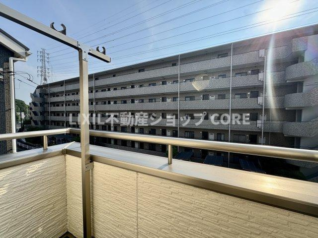 開放感いっぱいの眺望と共に光と風を享受するバルコニー。景観を眺めることができます。　