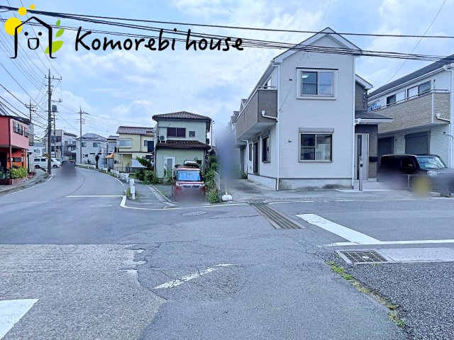 前面道路含む現地写真です