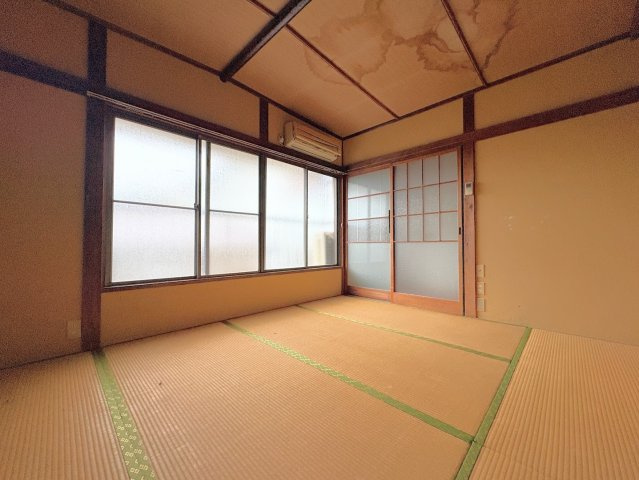 ◆柔らかい陽光が差し込む明るいお部屋を演出する設計。彩光の取れる窓が気持ちの良いお部屋を創り上げます。