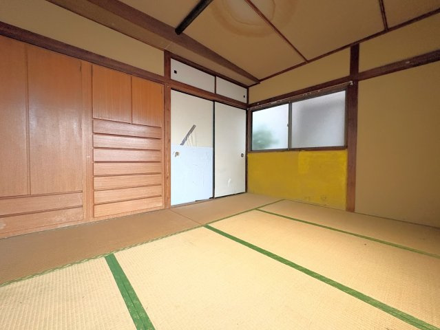 ◆室内はいつも明るい印象なので気持ちの良い朝を迎えられます。各部屋にはクローゼットを完備しており、収納が多いお家はすっきりして快適空間です。