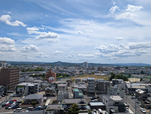 最上階・角部屋につき日照、眺望、通風良好♪
