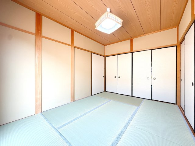 北西側和室の別角度になります♪