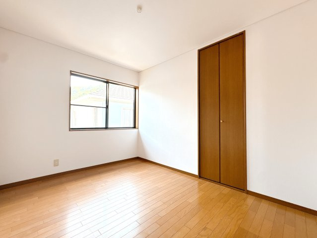 2F6帖の南東洋室になります♪