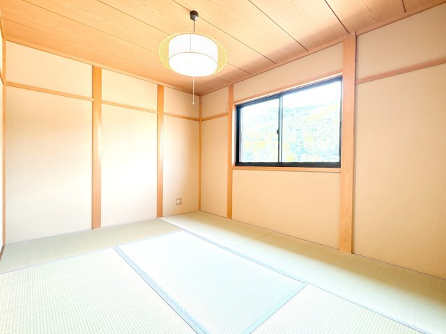 2F6帖の北西和室になります♪