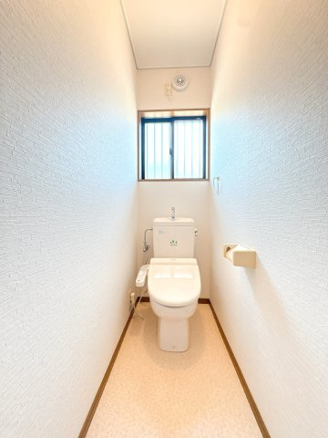 1F温水洗浄機付きトイレになります♪