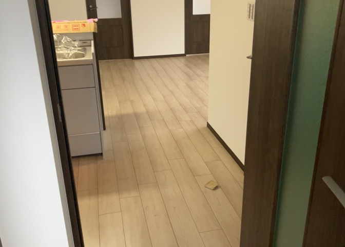 内装はとにかくおしゃれなものがいい！と選ぶ前に、まず住んだ後のことを想像してみましょう。住んでみたらコンセントの位置が悪くて使いにくいなど出てきます。事前にどの家電をどこに置くか想定しておきましょう。