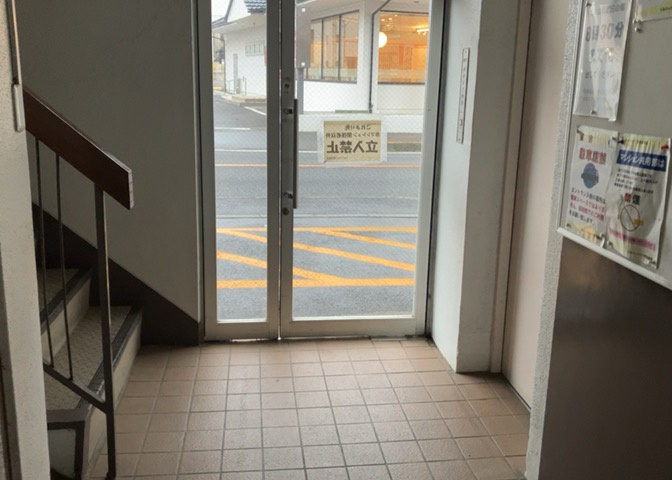 ラウンジは、マンションの共用スペースに椅子やテーブルなどを配置した利用者が寛げる空間です。屋内型ラウンジと屋外型ラウンジがあります。共用部分の管理状況と合わせて、詳細については現地でご確認ください。