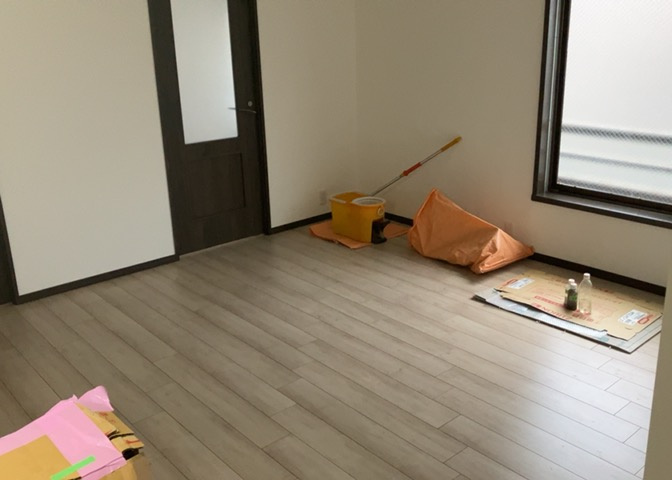 リビングの間取りの種類は大きくわけてリビングとダイニングが別になっているタイプ、リビングダイニング一体型です。どちらも一長一短ですので、家を選ぶ時はその両面をチェックして決めるようにしましょう。