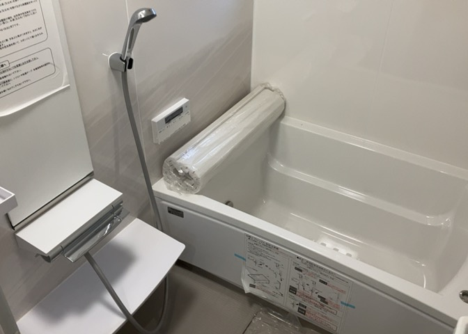 入浴時の快適さも大事なことですが、綺麗な状態を維持できなければ気持ちよく入浴できません。毎日の掃除が楽という点は大事なポイントになります！カビが生えにくく掃除がしやすい、壁や浴槽を選ぶといいでしょう。