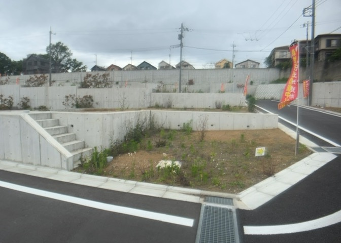 家を建てる前提で土地を探している場合、地盤の丈夫さは譲れない条件の一つです。地盤が脆弱だと追加工事が必要となります。また、過去に地盤沈下や液状化現象を起こした土地は、できるだけ避けた方がいいでしょう。