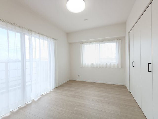 【洋室3　約6.0帖】　それぞれの部屋が独立性を保ち、家族のプライベート時間を大切にできます。