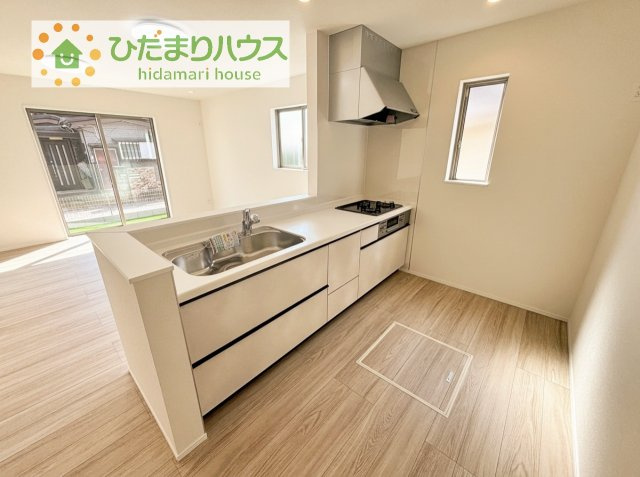 料理をしながらでも、ご家族との会話を楽しめる対面式キッチン♪
