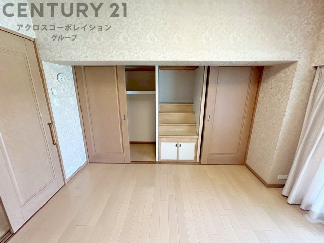 リラックスできるプライベート空間で、快適な睡眠をサポート。個人の好みに合わせたインテリアや寝具で心地良さを追求。プライベートな時間を過ごし、リフレッシュする場所におすすめです。　