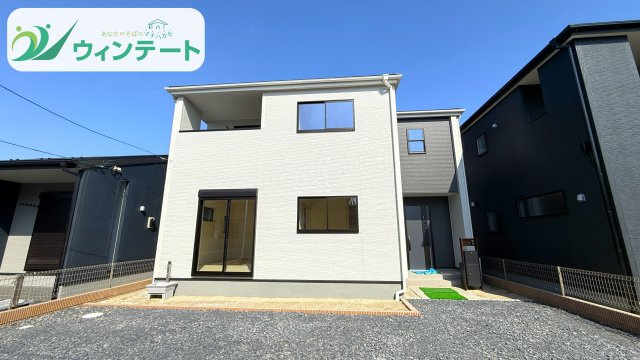 落ち着いたカラーリングとバランスの取れたフォルムが魅力。洗練されたデザインが際立ちます。