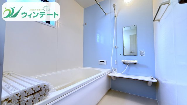 一日の疲れを癒す心地よいバスルーム。追い焚き・浴室乾燥機付きで、いつでも快適な湯加減と清潔な空間を保てます。