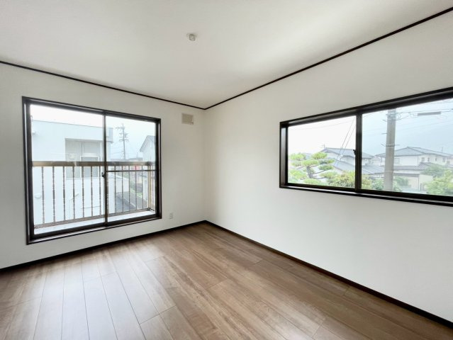 日当たり風通しともに良好！明るく朝を迎えられるつくりになっています♪